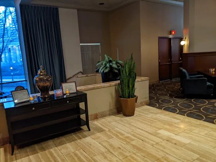 Plaza Restaurant and Lounge Picture 2