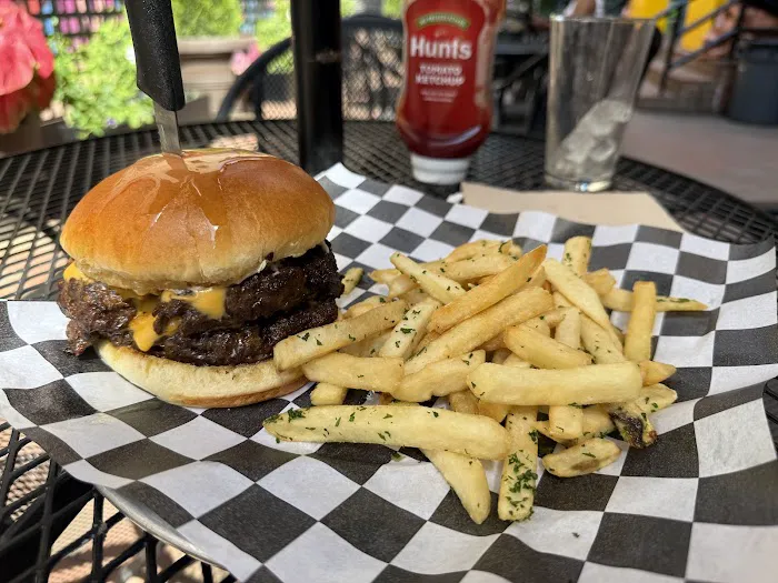 Alley Burger Picture 5