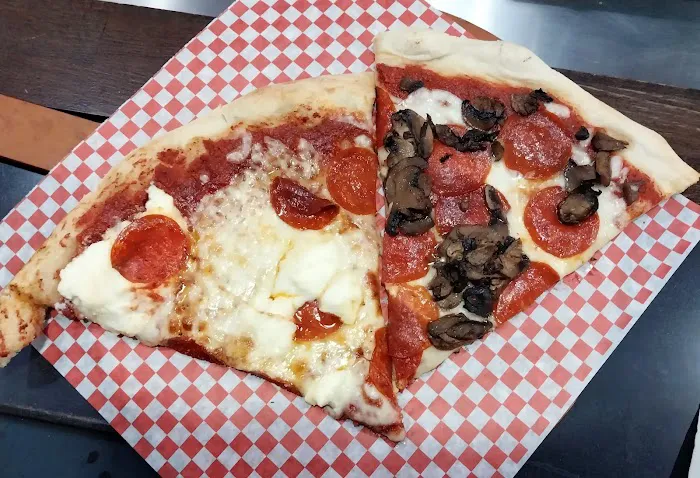 Aracri Pizzeria Picture 2