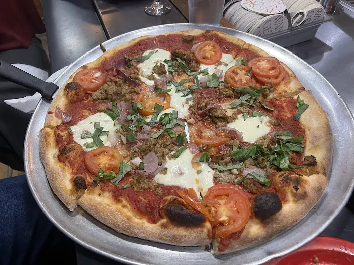 Aracri Pizzeria Picture 5