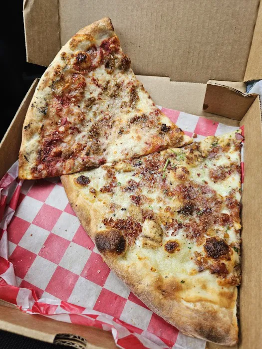 Aracri Pizzeria Picture 4