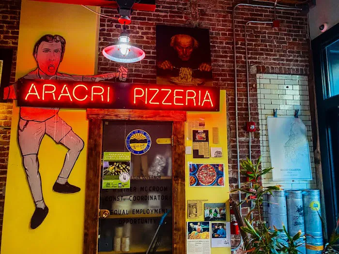 Aracri Pizzeria Picture 7