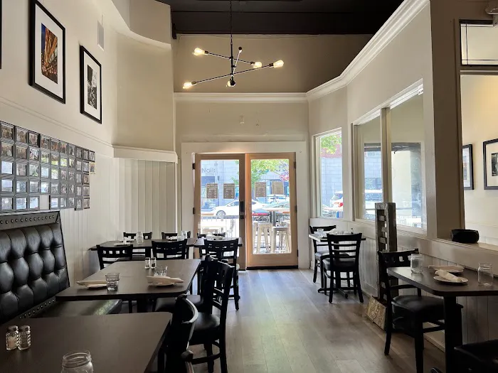HydeOut Kitchen & Bar Picture 2