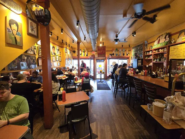 Dirty Frank's Hot Dog Palace Picture 5