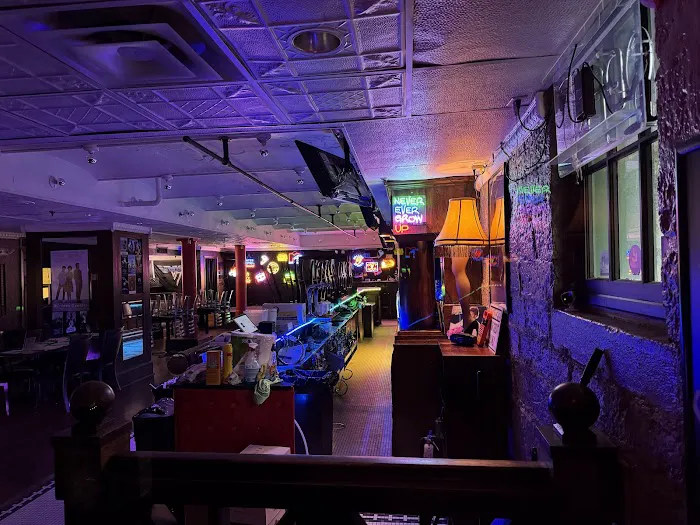 VHS SOCIAL CLUB Picture 3