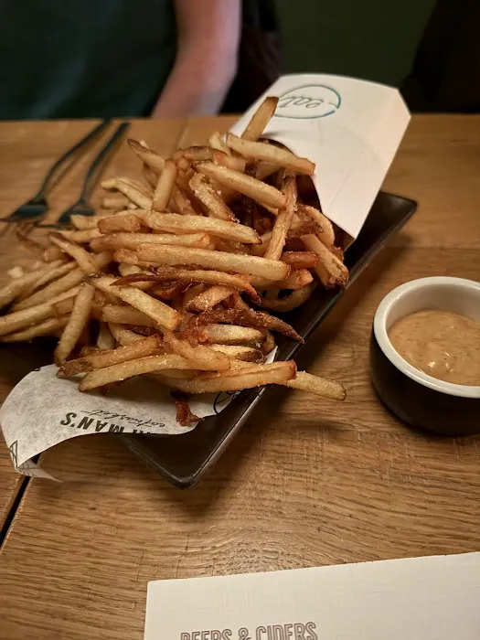 Chapman's Eat Market Picture 7