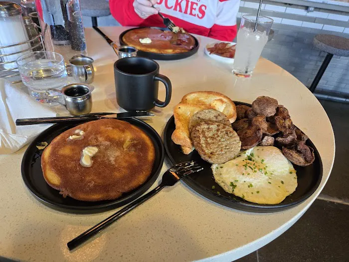 The Mercury Diner Picture 4