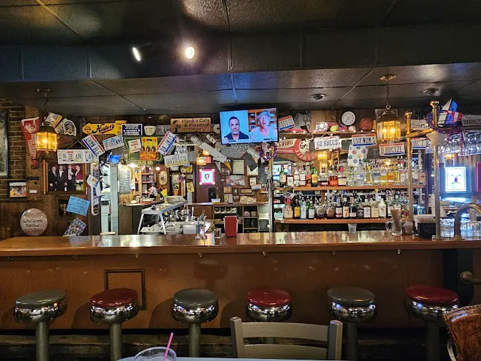 Plank's Cafe & Pizzeria Picture 2