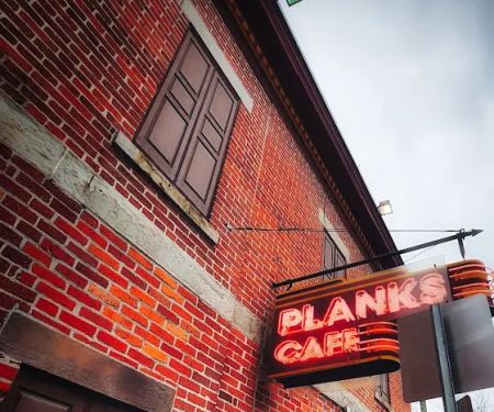 Plank's Cafe & Pizzeria