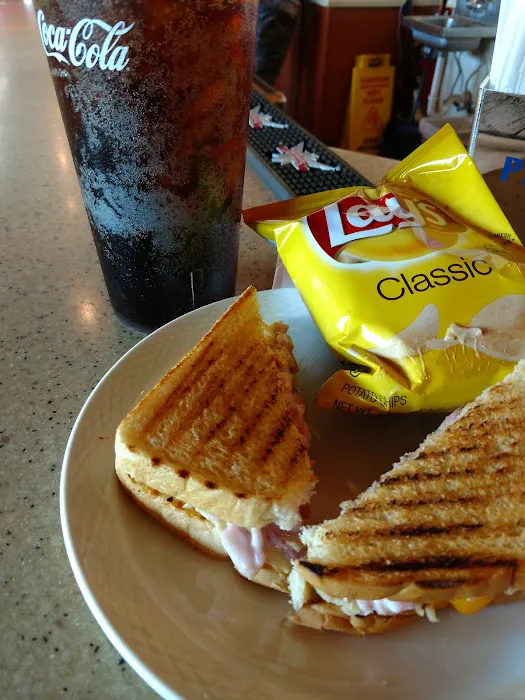 Lincoln Cafe Picture 9