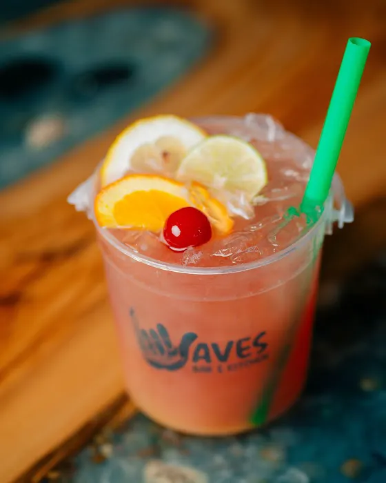 Wave's Bar & Kitchen Picture 6