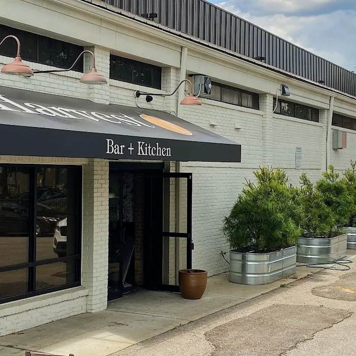 Harvest Bar + Kitchen - Brewery District Picture 3