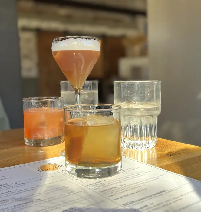 Harvest Bar + Kitchen - Brewery District Picture 9