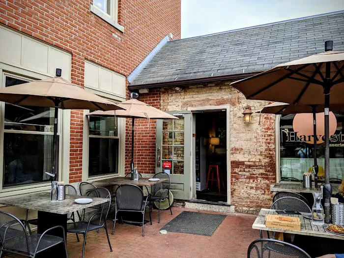Harvest Bar + Kitchen - Brewery District Picture 7