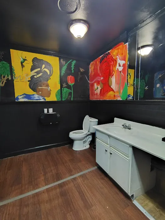 Slappin Wings & Lounge Picture 2