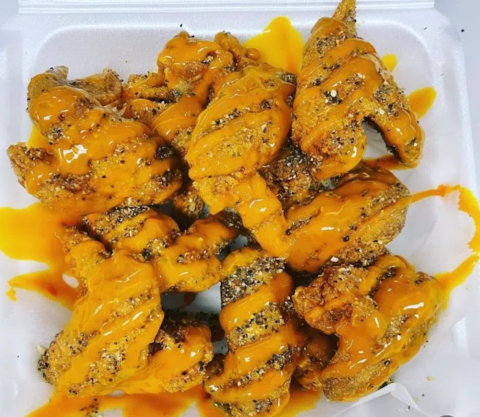 Slappin Wings & Lounge Picture 3