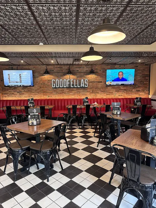 Goodfellas Pizzeria - Short North Picture 5