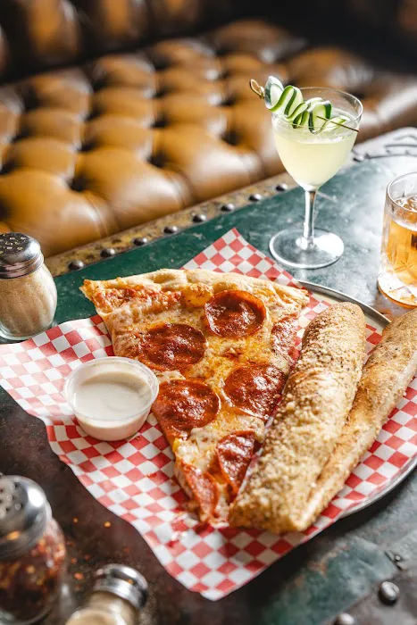 Goodfellas Pizzeria - Short North Picture 6