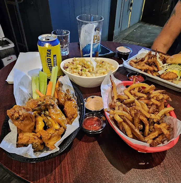 Eight and Sand Tavern & Refuge Picture 3