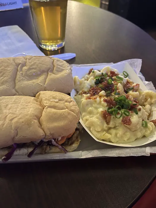 Eight and Sand Tavern & Refuge Picture 9