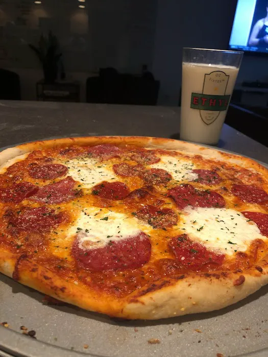 Suit Guys' Pizza Bar Picture 1