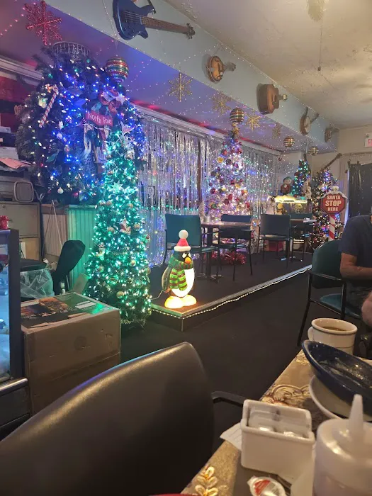 Lois Mann's Restaurant Picture 2