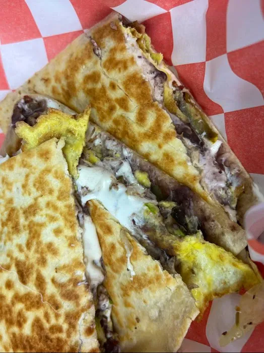 Fabi Breakfast Dinner food trailer Picture 3