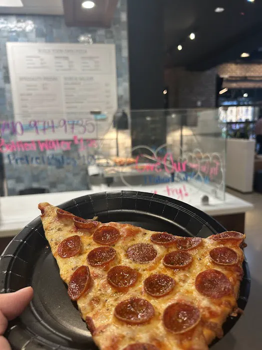 Gants Pizza at The Little Grand Market Picture 3