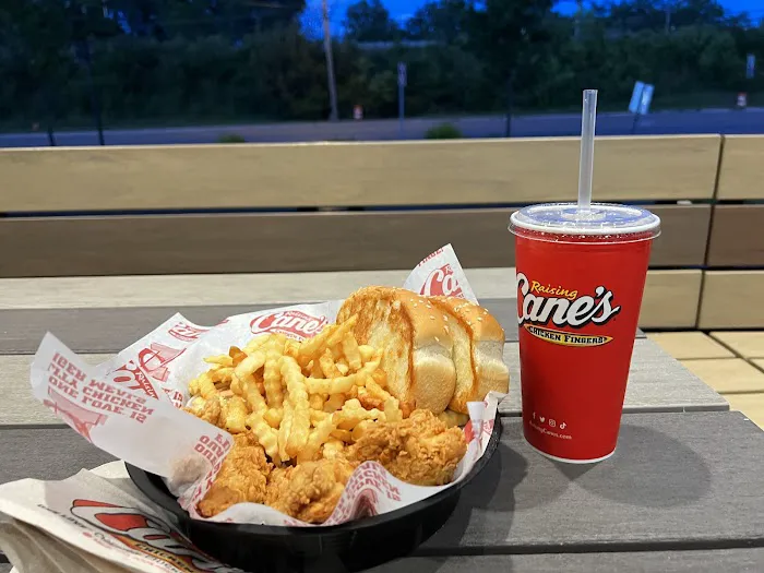 Raising Cane's Chicken Fingers Picture 1