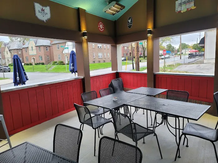 Caddy's Delight Virtual Golf Lounge Picture 3