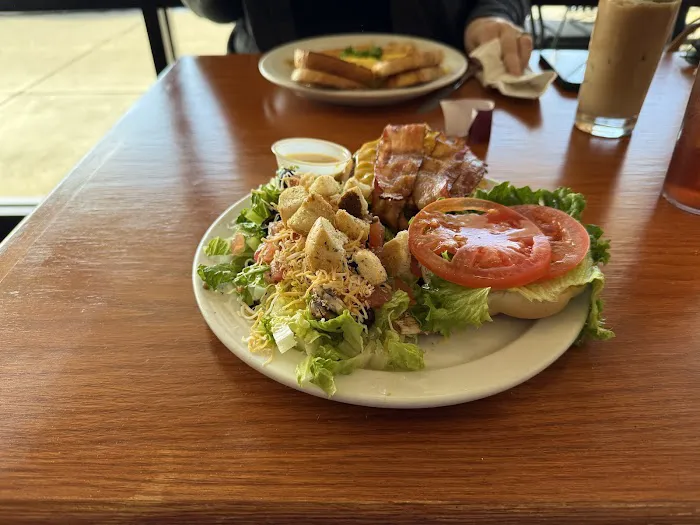 Grand Day Cafe Picture 6
