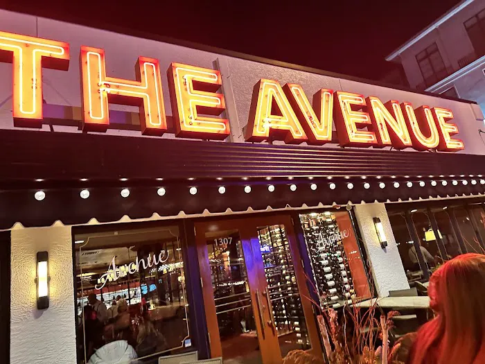 The Avenue Steak Tavern Picture 5