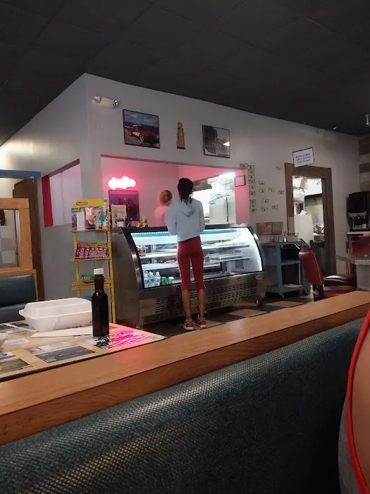 Ari's Diner Picture 6