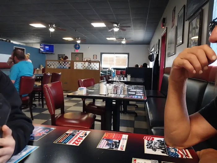 Ari's Diner Picture 10