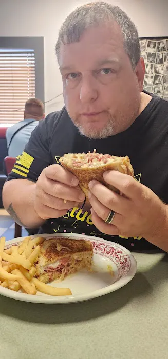 Ari's Diner Picture 9