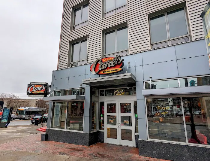 Raising Cane's Chicken Fingers Picture 4