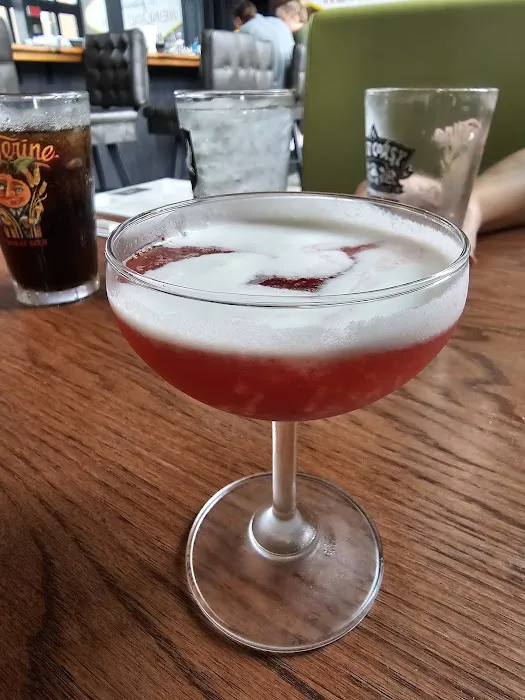 Ozzie’s Kitchen + Tavern (formerly The Cafe on East 5th Picture 6