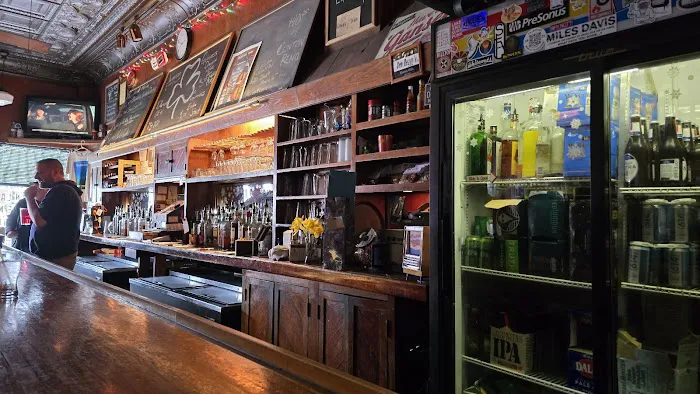 Red Door Tavern Picture 5
