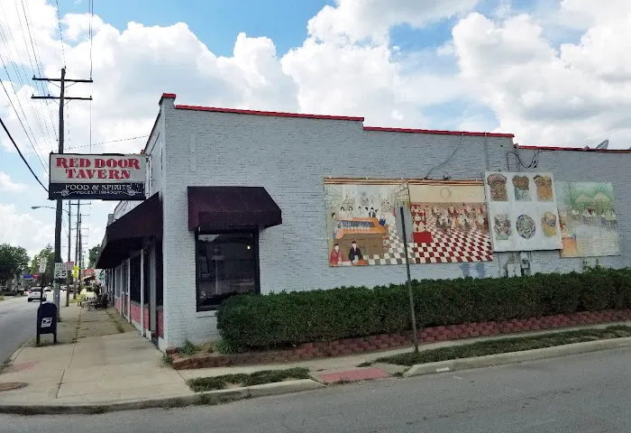 Red Door Tavern Picture 4