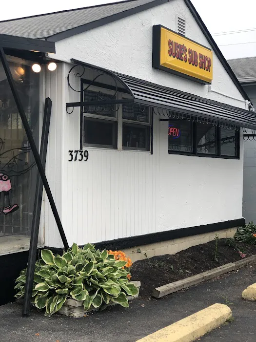 Susie's Sub Shop Picture 2