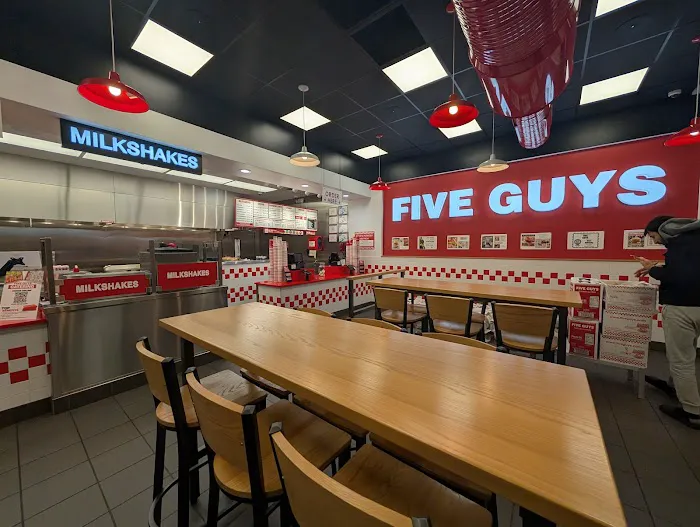 Five Guys Picture 5