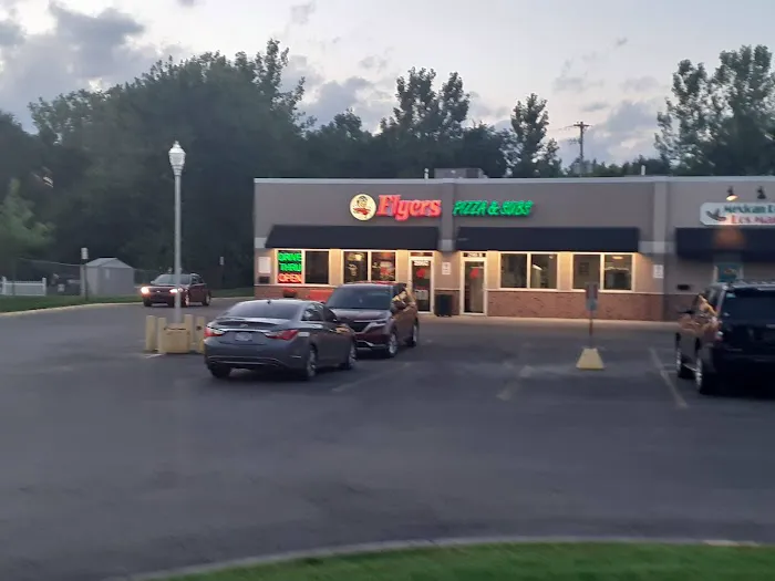 Flyers Pizza Groveport Picture 4