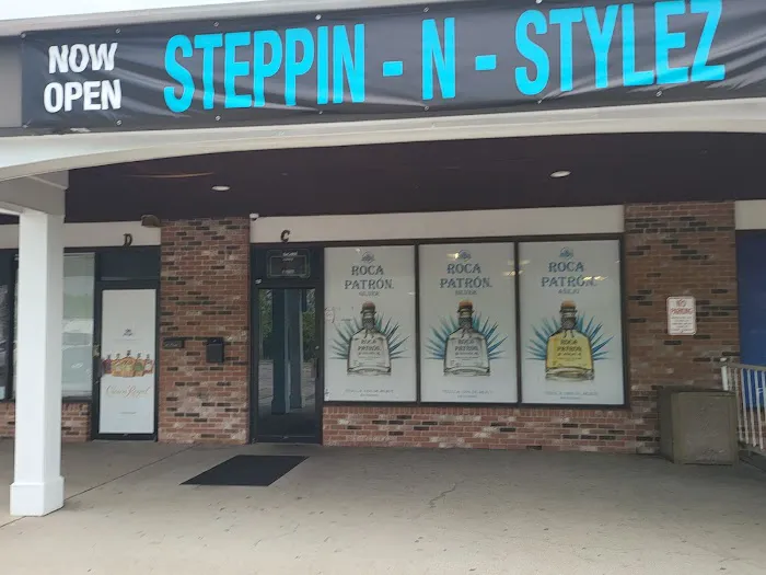 STEPPIN N STYLEZ BAR & GRILL Picture 5