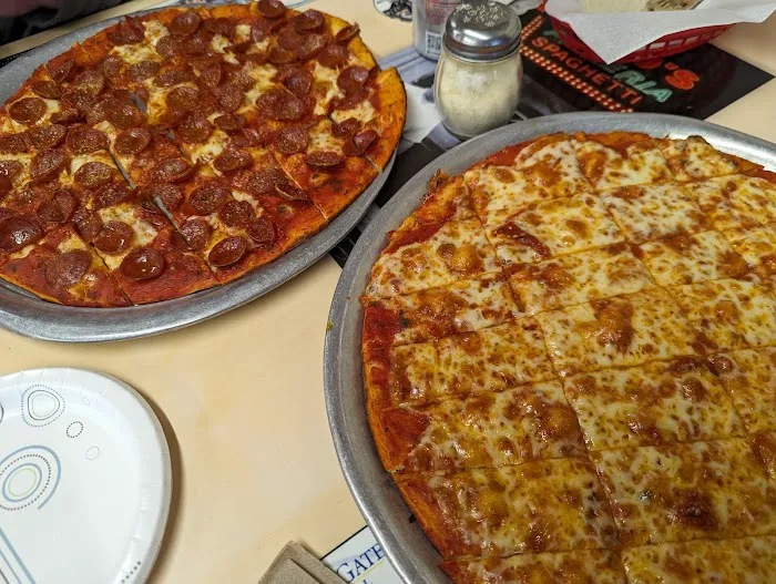 Rubinos Pizza Picture 2