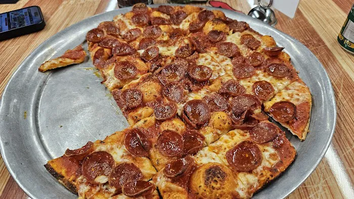 Rubinos Pizza Picture 3