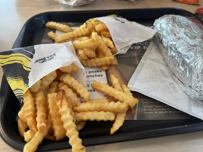 Del Taco Picture 8