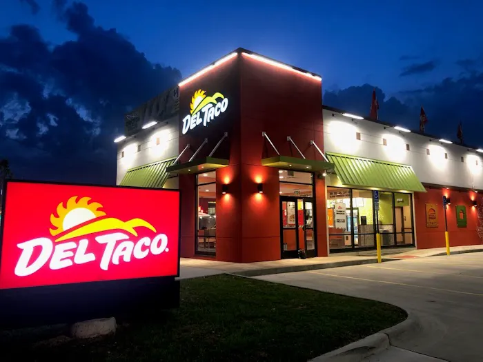 Del Taco Picture 4