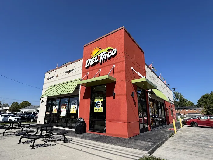 Del Taco Picture 10