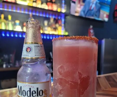 El Puerto restaurant comida mexicana y Salvadoreña