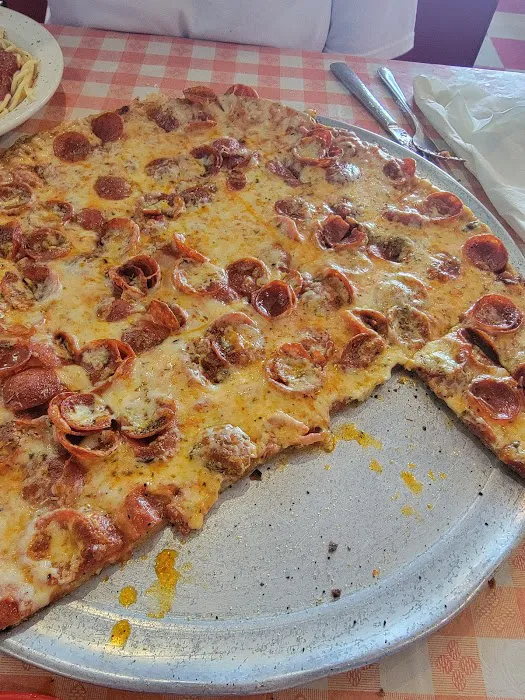 Minelli's Pizza Picture 2